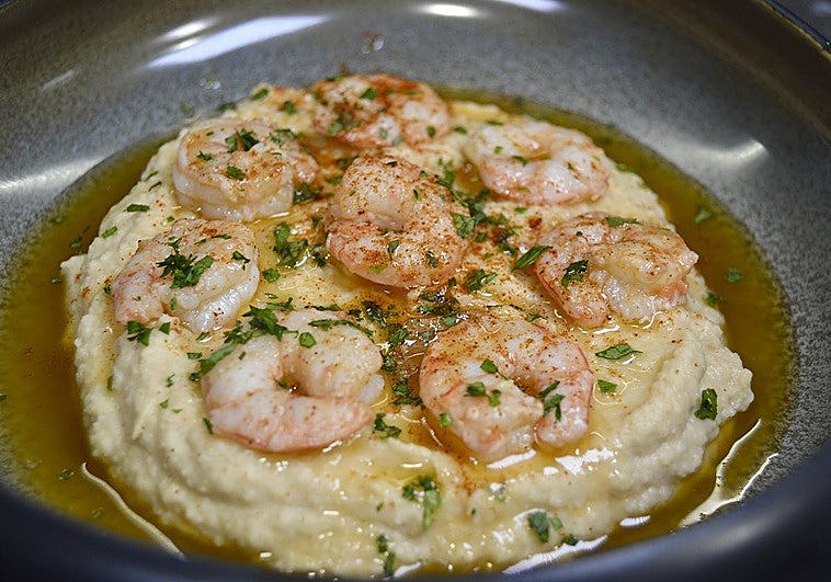 Receta de hummus con gambas al ajillo