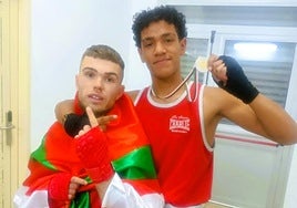 Ekaitz Jaunaregi y Gabriel Moreno tras su debut en la velada del sábado.