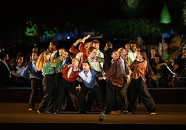 Una escena del original montaje que se canta y representa esta tarde en el Kursaal.