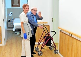 Cuidado de mayores en una residencia de Zestoa.