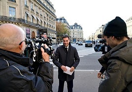 Imanil Pradales atiende a los medios este martes en París.