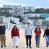 De izquierda a derecha: Teo Carballo, Yaiza Gutiérrez, Pello Chasco, Irati Uranga y Ane Azcona, miembros actuales o antiguos del Consejo.