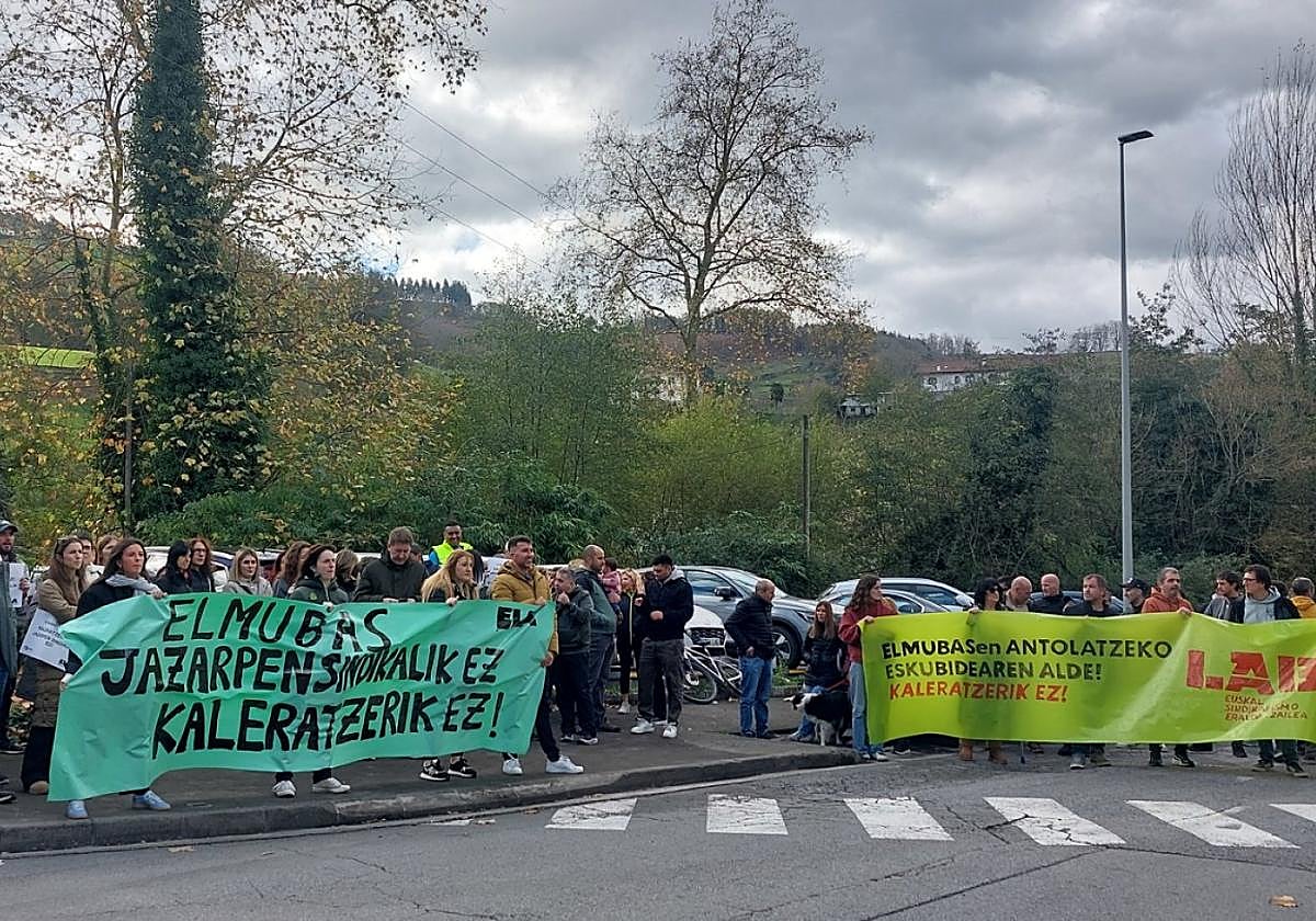 «Antolatzeko eskubidearen alde» eta «jazarpenaren» kontra elkartuta