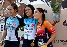 Maddi Saizar Lezamako Ziklo-kros probako podiumean, irabazle.