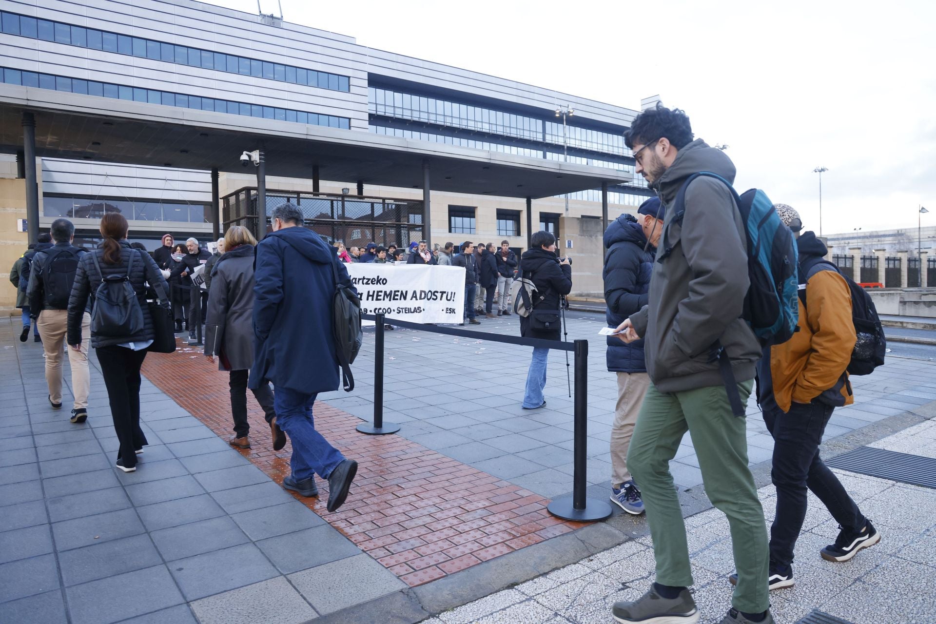 El Gobierno plantea una subida del 10% hasta 2028 que afecta a 163.000 funcionarios vascos