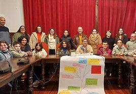 Alderdi politikoetako ordezkariak, Haur eta Nereabeen Foroko kideak eta eragileak.