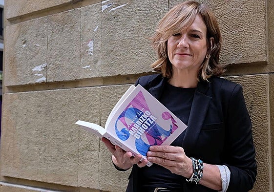 Karmele Jaio, asteazken honetan Donostian, liburua aurkeztu aurretik.