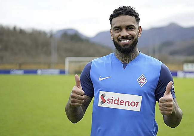 Jurgen Locadia, en su presentación con el Amorebieta.