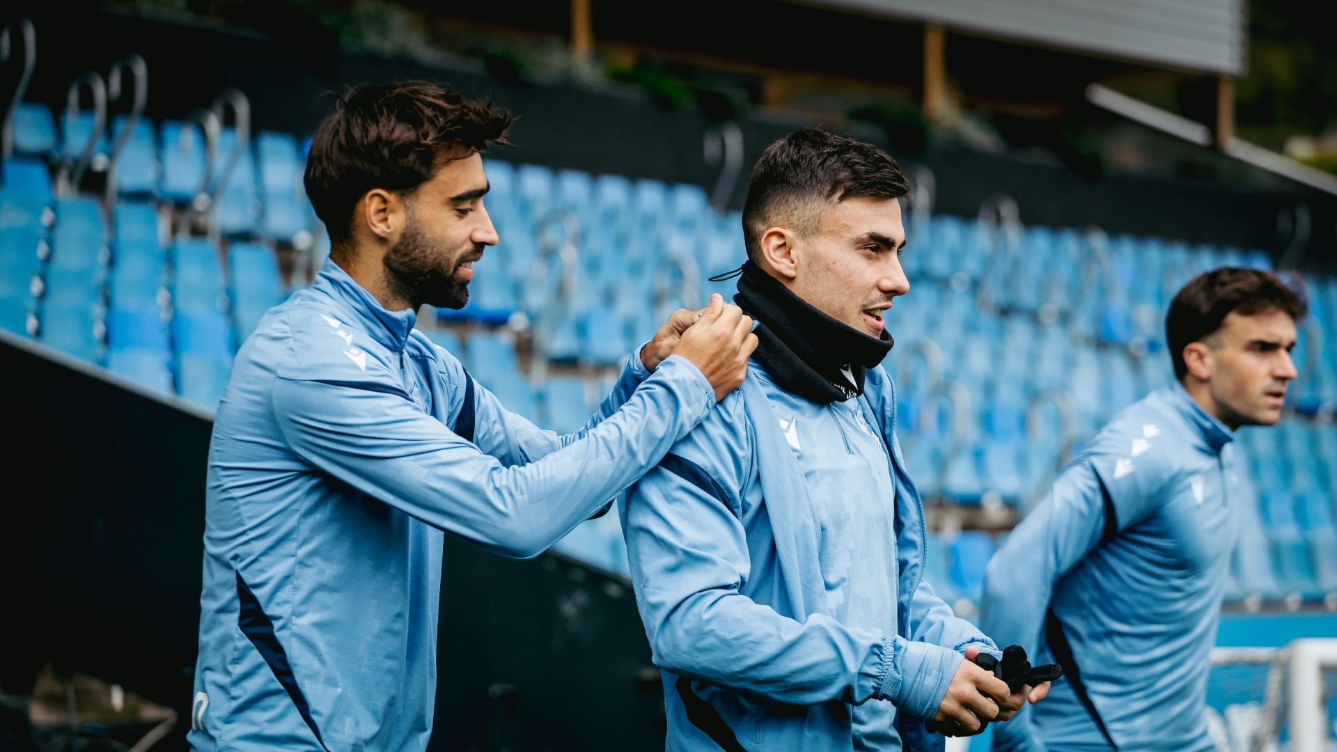 Reagrupamiento bajo el frío y la lluvia en Zubieta
