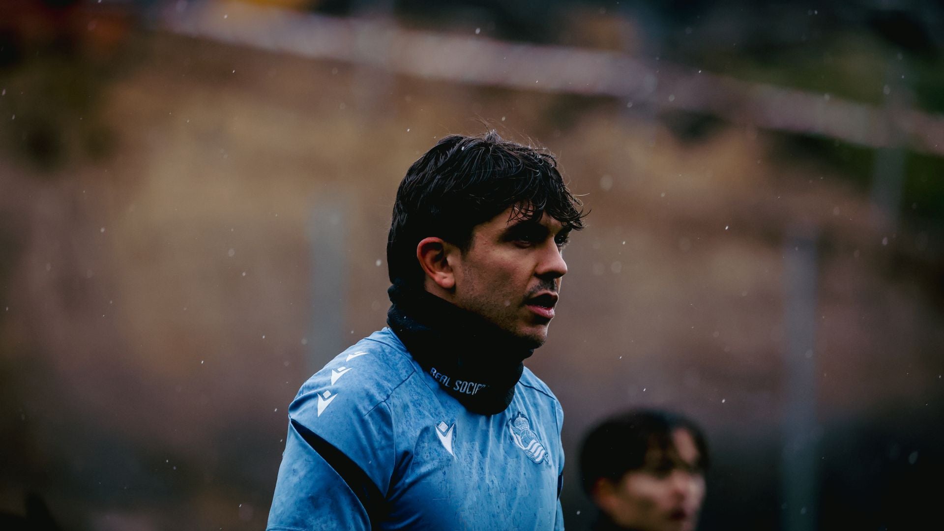 Reagrupamiento bajo el frío y la lluvia en Zubieta