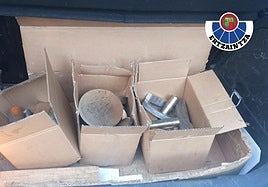 El material incautado en el maletero de los arrestados.