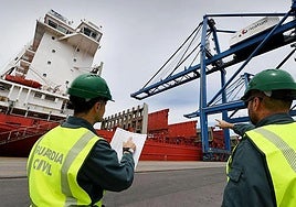 A prisión un guardia civil con 120 kilos de cocaína en su coche patrulla en el Puerto de Bilbao
