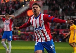 Portu celebra un gol con el Girona.