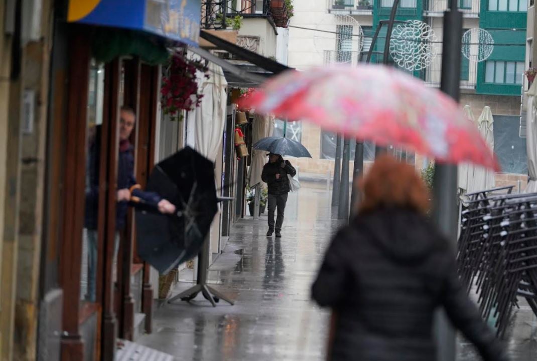 La nieve se suma a los chubascos por la masa de aire ártico en Gipuzkoa