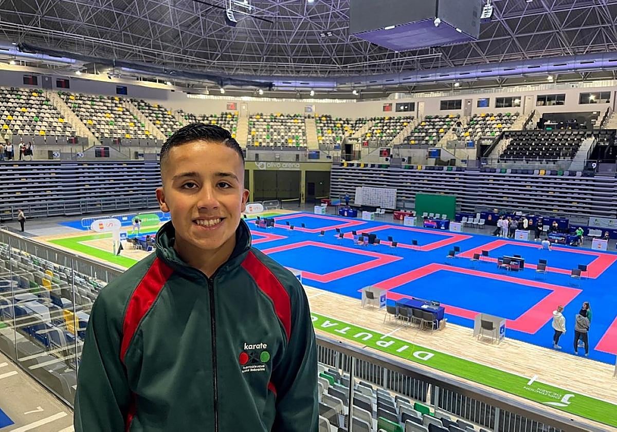 El karateka azkoitiarra Iker Hernández, en el recinto donde se disputó la competición de karate.