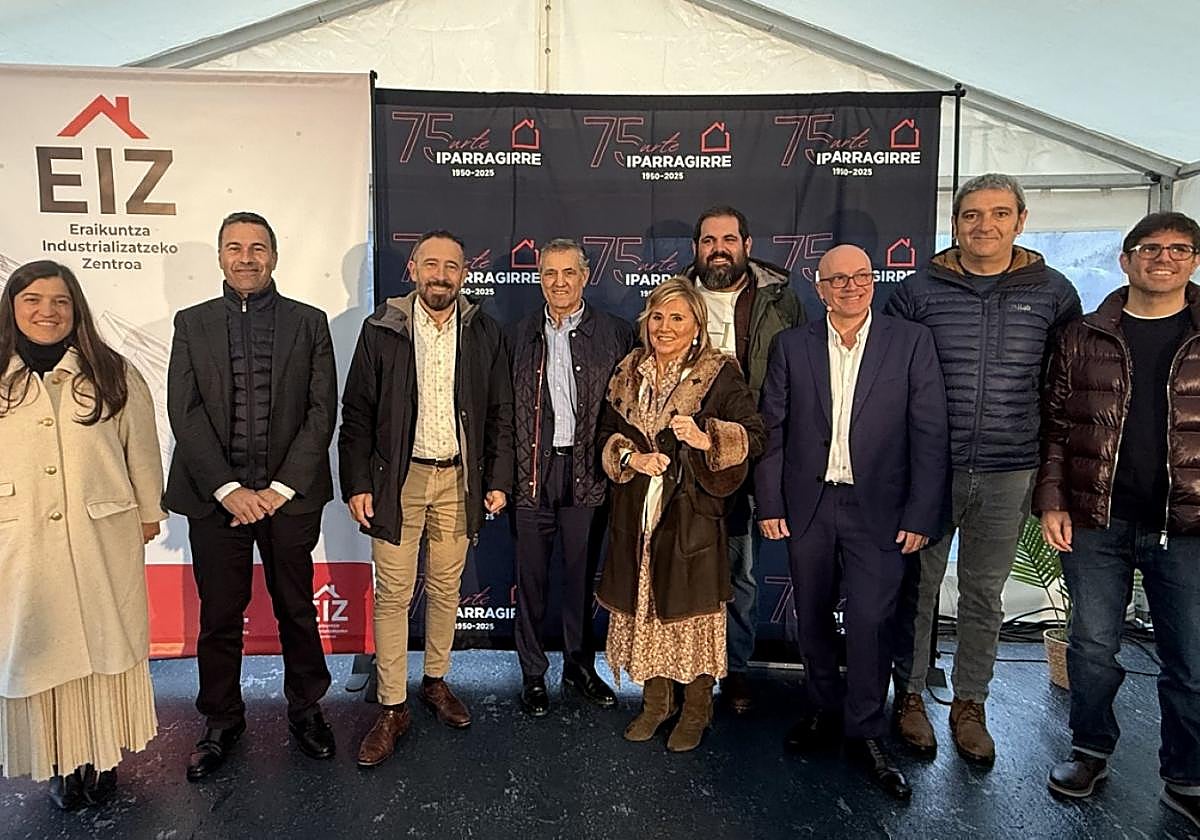 Imagen de los protagonistas de la presentación realizada ayer en Idiazabal.