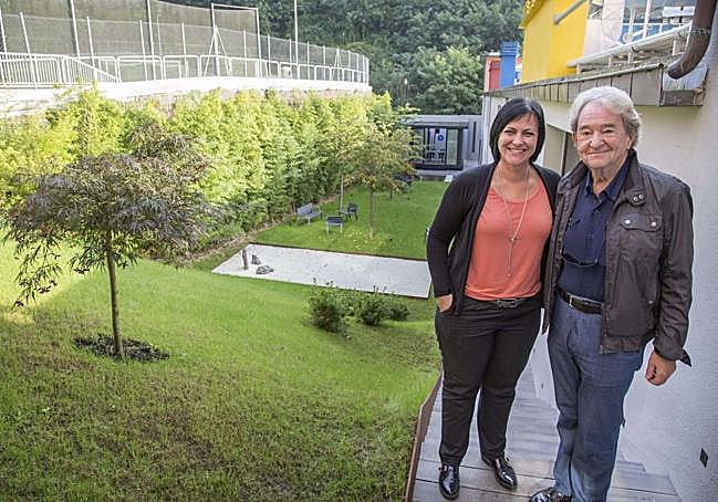 Idurre Altuna, junto a Paco Marín.