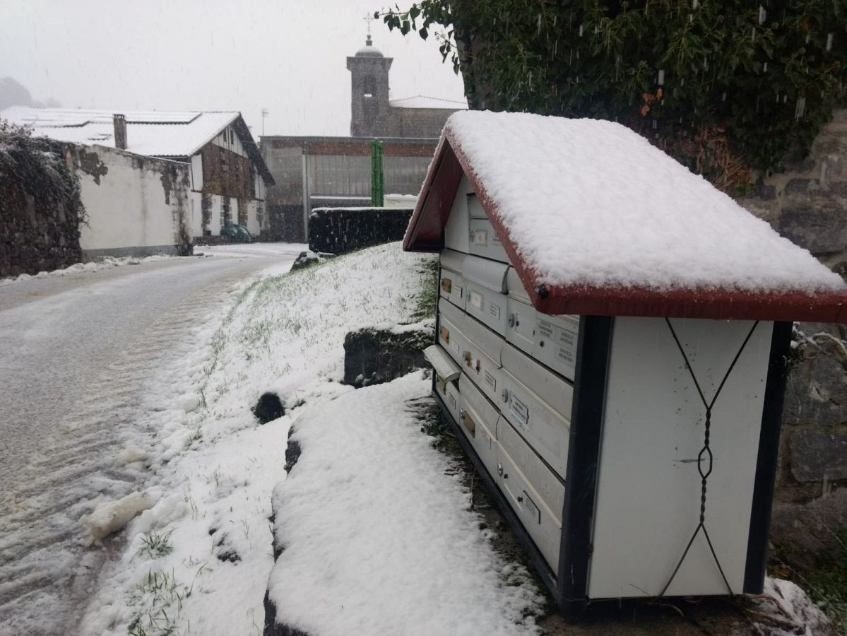 En Bidania-Goiatz la nieve también ha cuajado. 