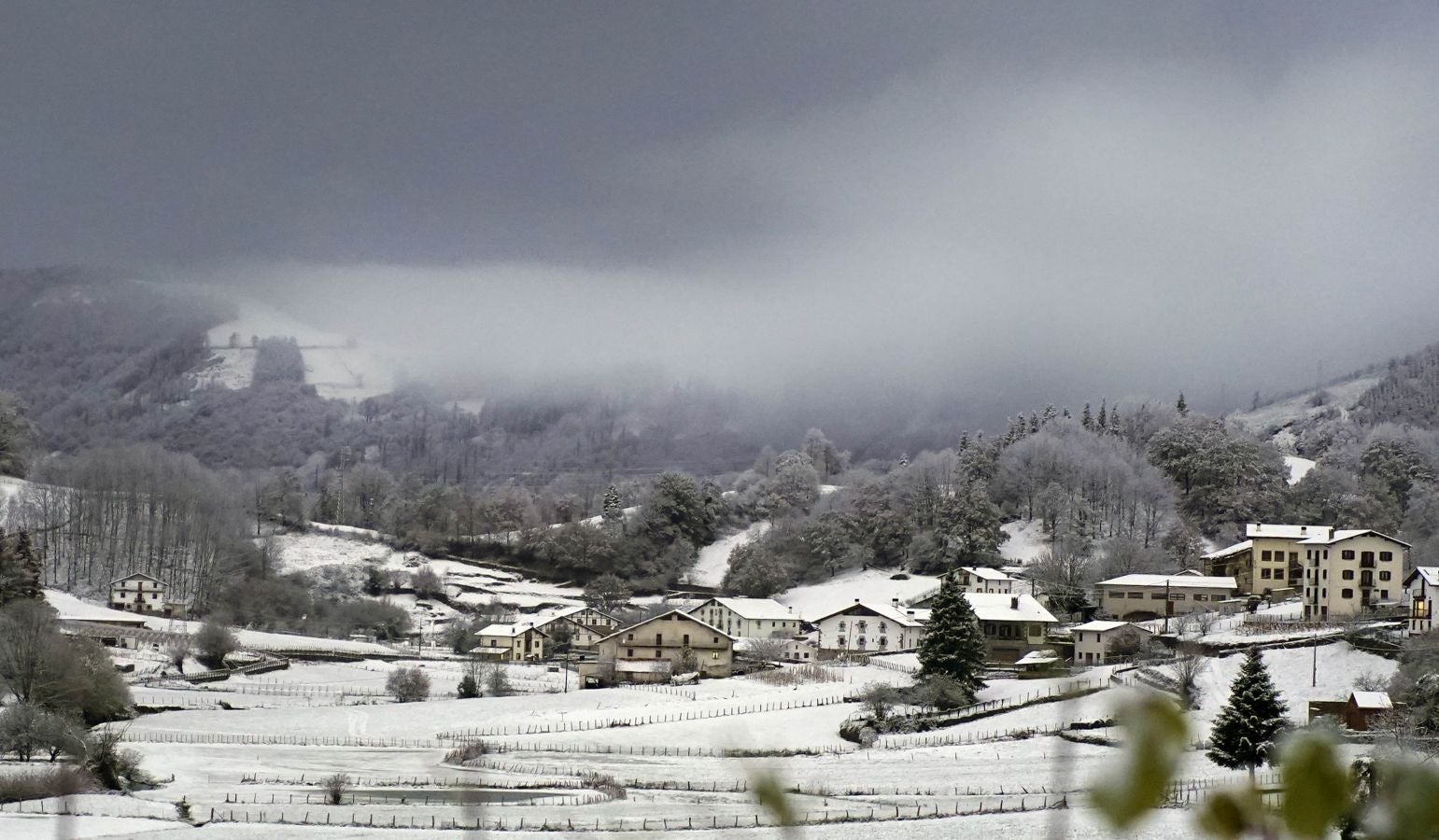 Berastegi ha registrado temperaturas bajas y la nieve ha cuajado. 