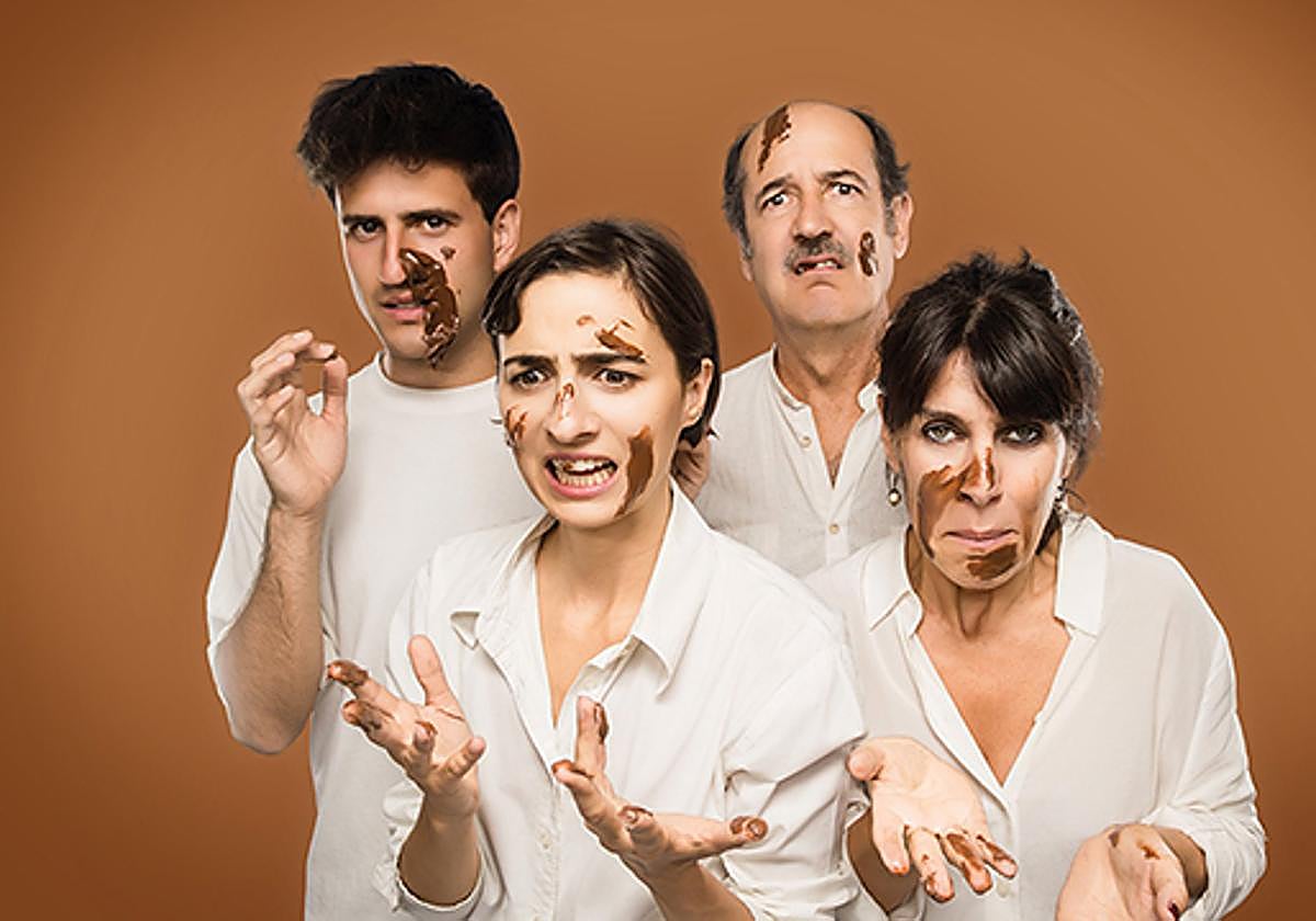 Antzezlanaren promozio kartela parte hartuko duten lau aktorekin.