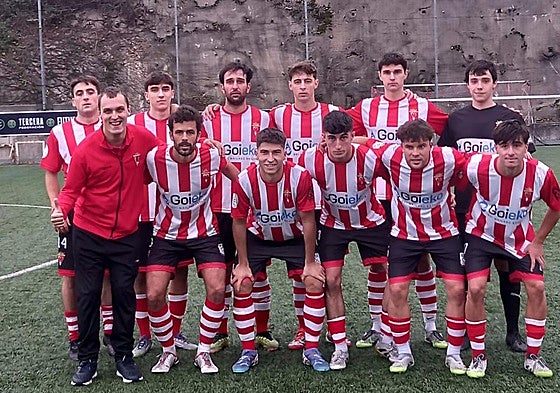 Integrantes del equipo del Pasaia de Tercera División.