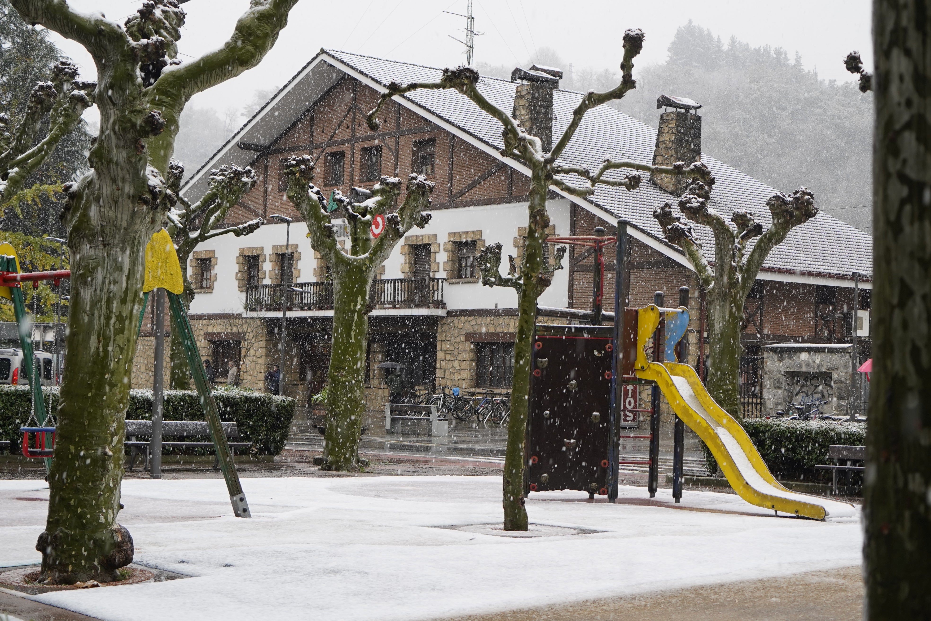 Un parque desierto en Beasain. 