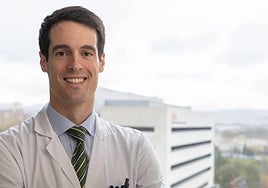 El Dr. Iñaki Eguren, en la Unidad de Ensayos Clínicos de la Clínica Universidad de Navarra.