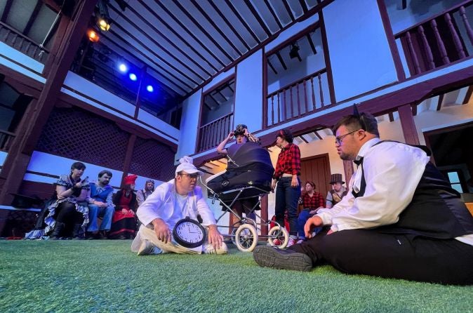 Representación de 'Exacticamente diversa' en el emblemático Corral de Comedias de Almagro.