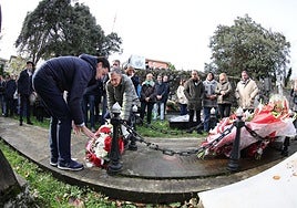 El lehendakari, Imanol Pradales, y el presidente del PNV, Aitor Esteban, este domingo en Sukarrieta.