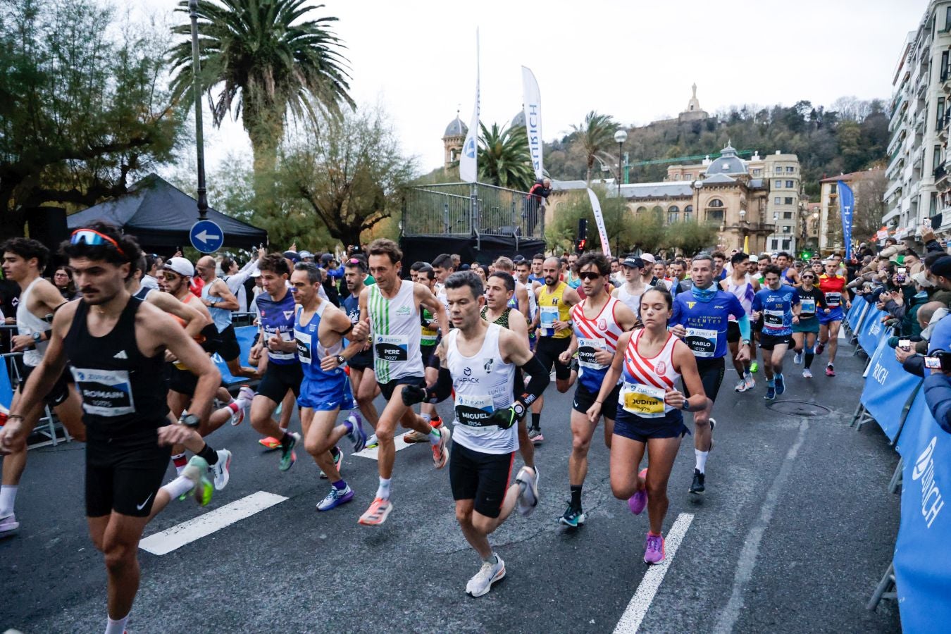 Los 42 kilómetros de la Zurich Maratón, en imágenes
