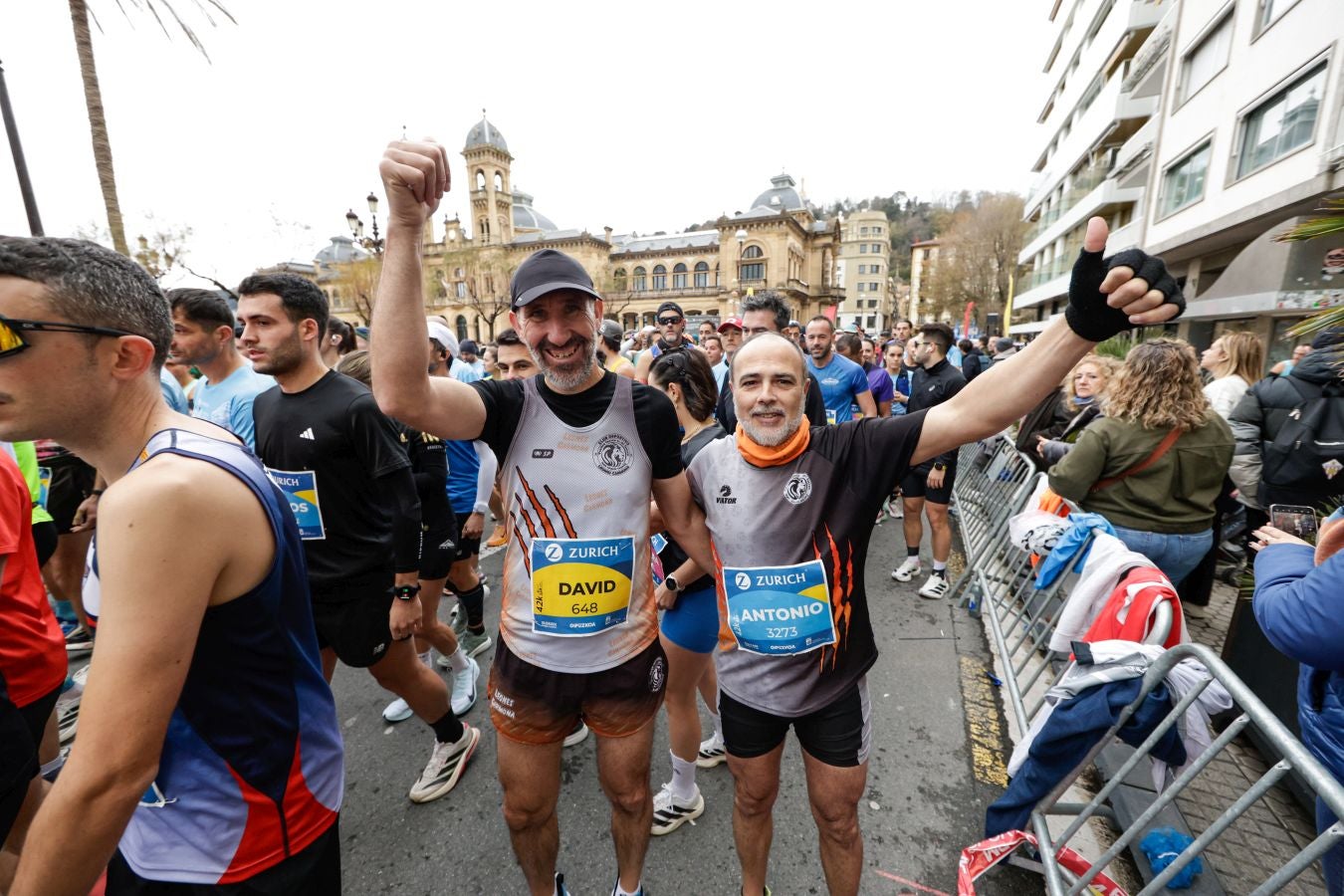 Los 42 kilómetros de la Zurich Maratón, en imágenes