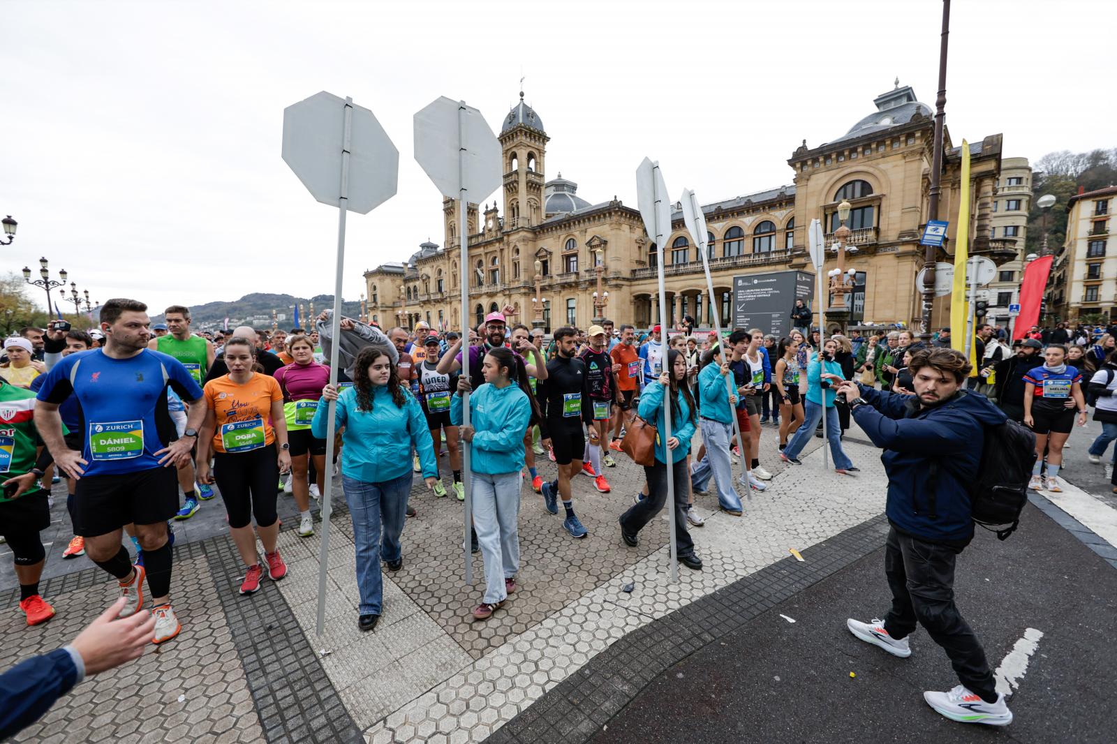 Los 42 kilómetros de la Zurich Maratón, en imágenes