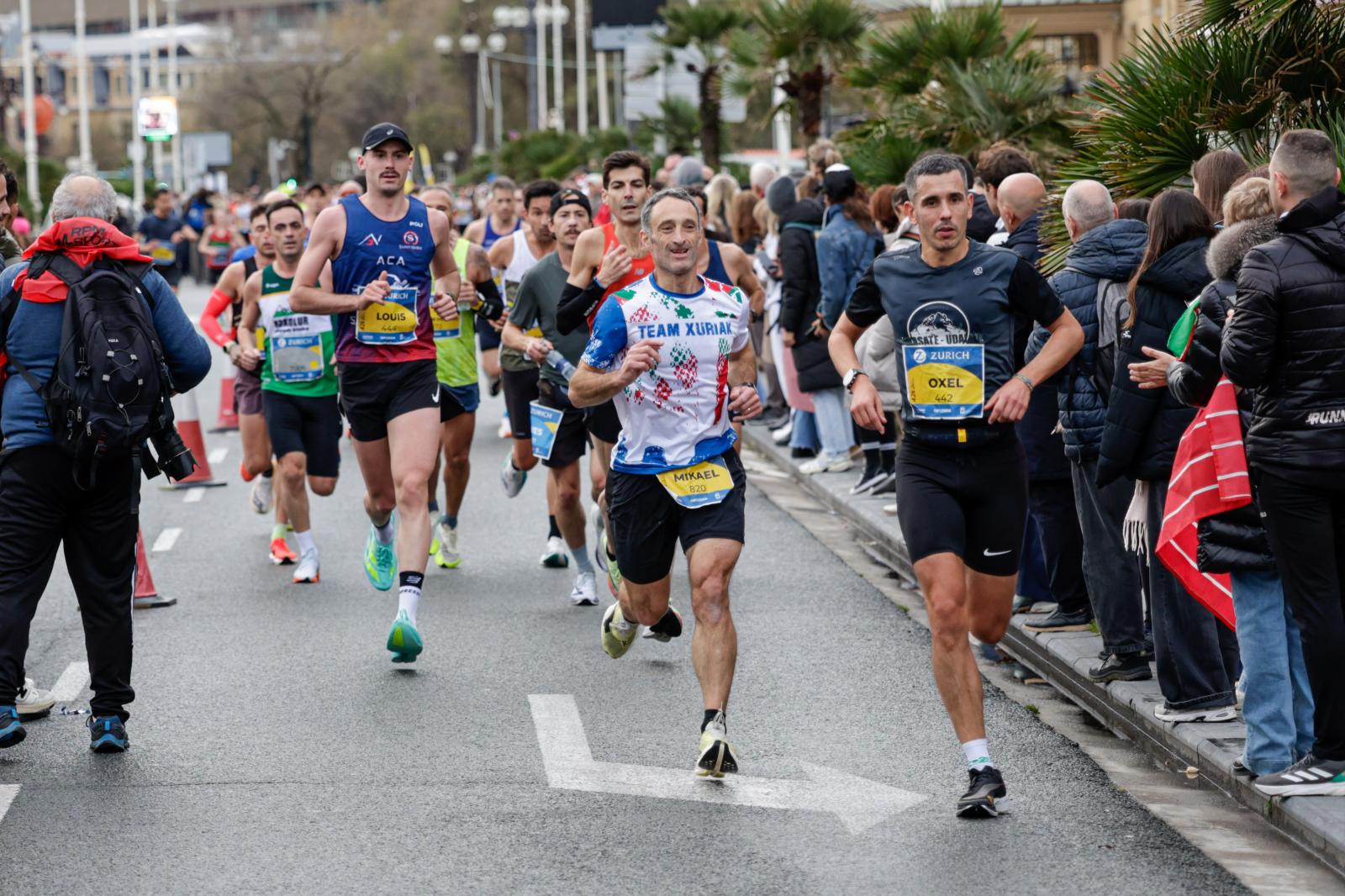 Los 42 kilómetros de la Zurich Maratón, en imágenes