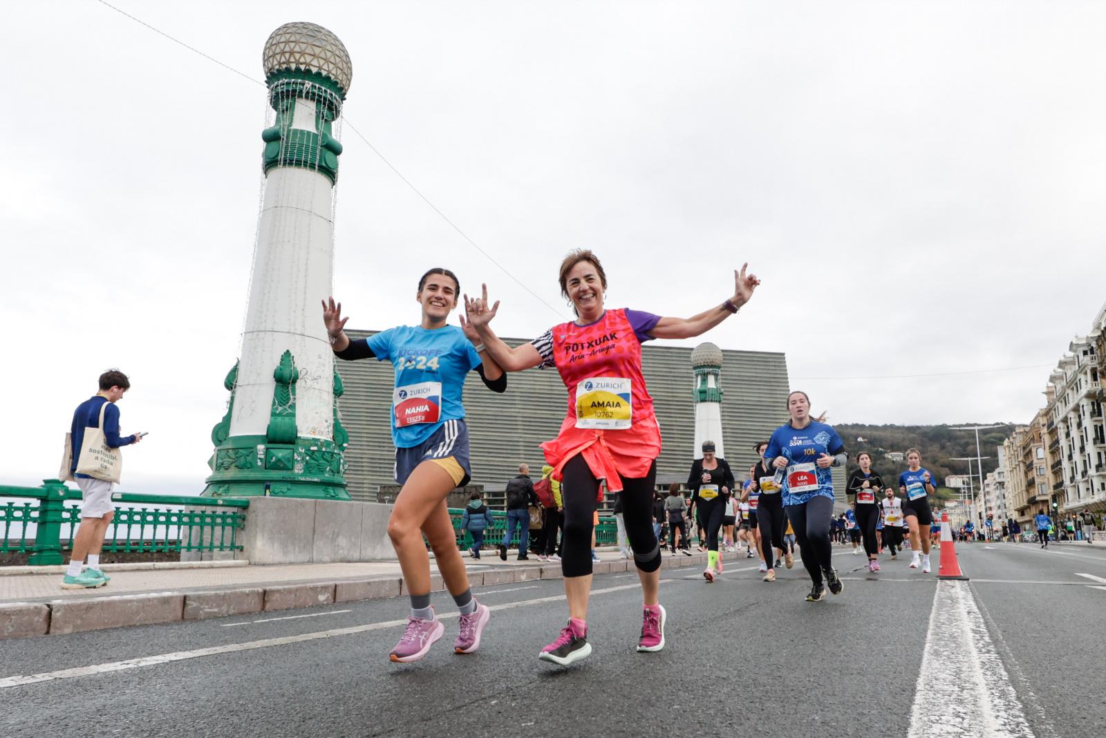 Los 42 kilómetros de la Zurich Maratón, en imágenes