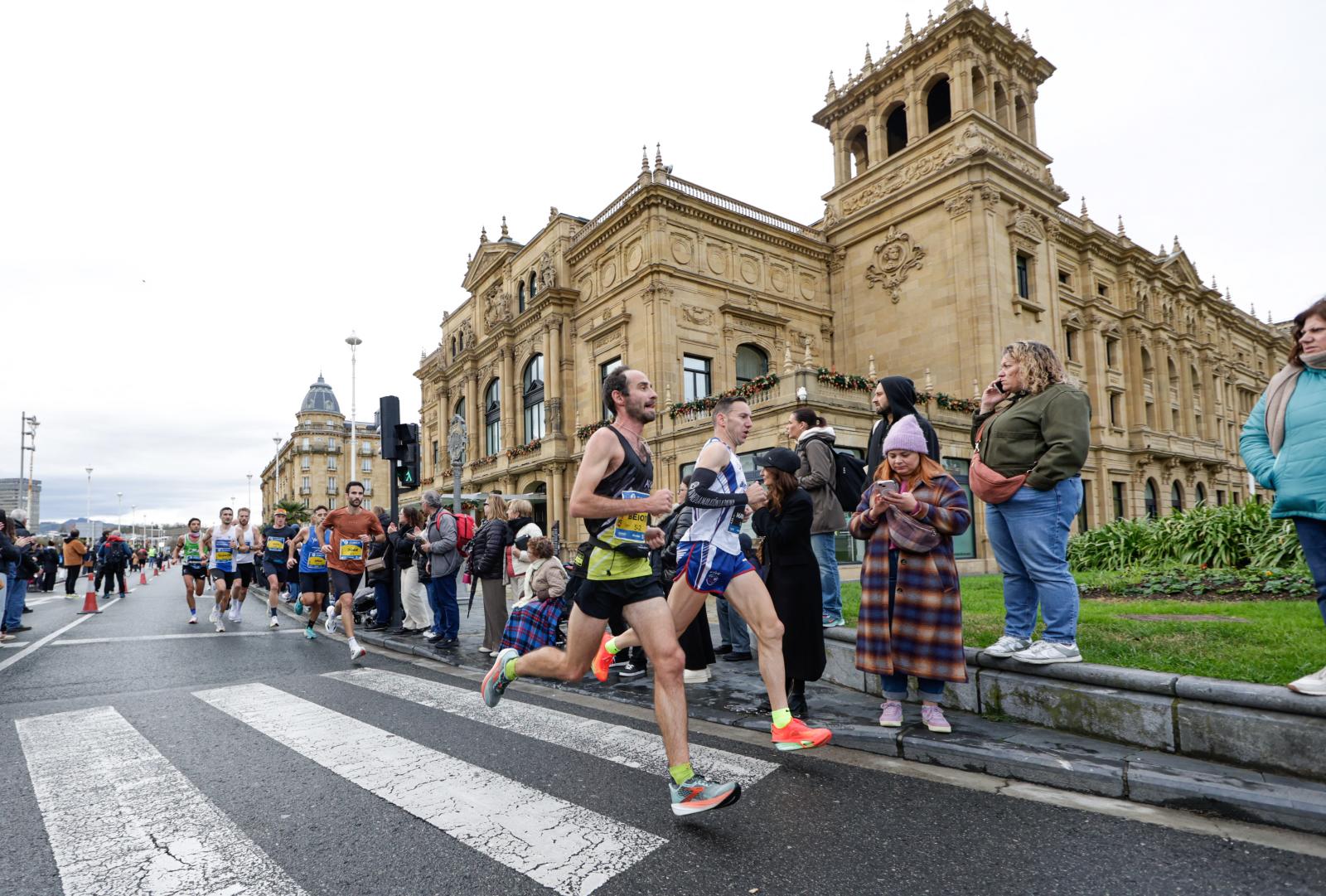 Los 42 kilómetros de la Zurich Maratón, en imágenes