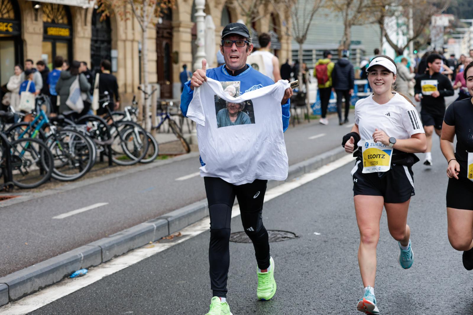 Los 42 kilómetros de la Zurich Maratón, en imágenes