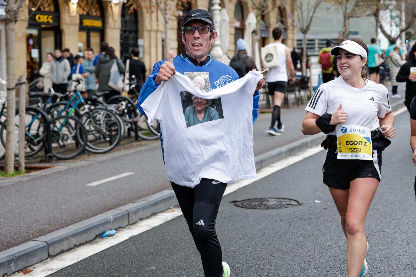 Los 42 kilómetros de la Zurich Maratón, en imágenes