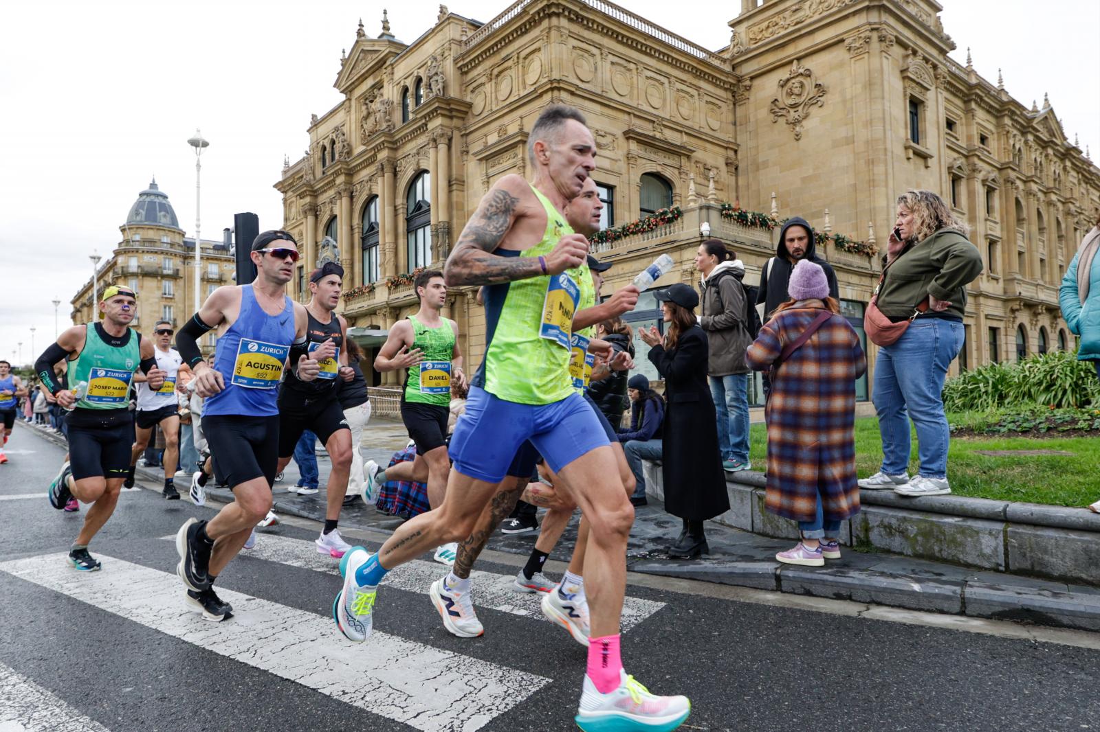 Los 42 kilómetros de la Zurich Maratón, en imágenes