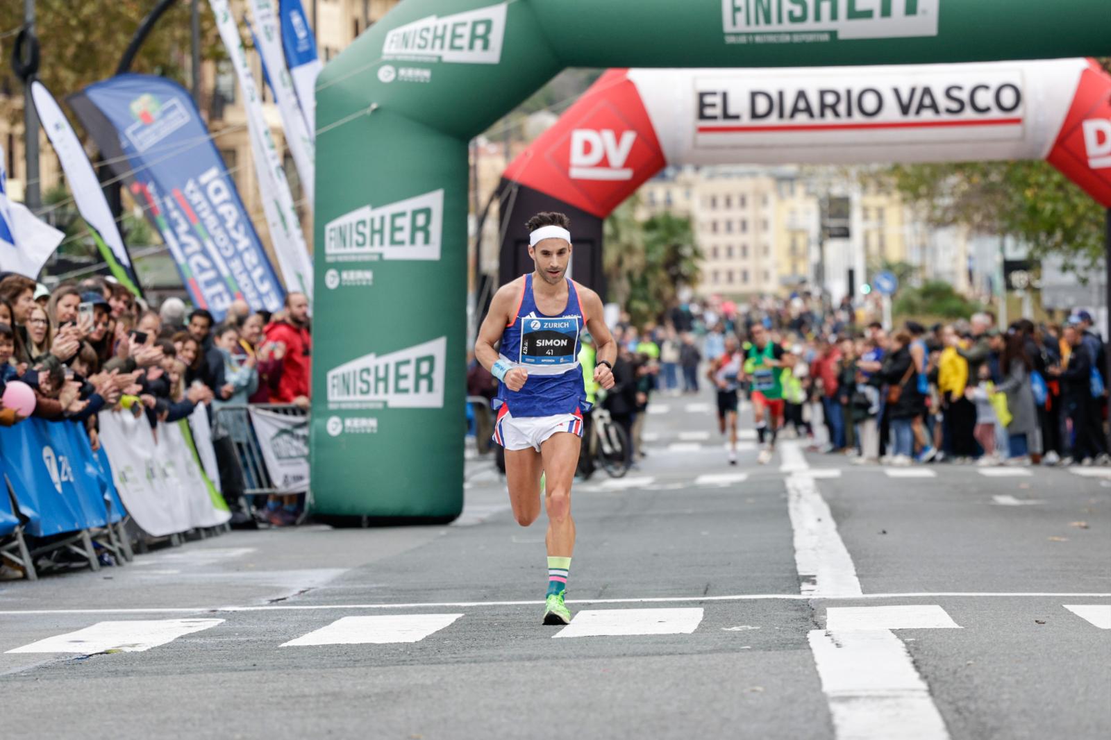 Los 42 kilómetros de la Zurich Maratón, en imágenes