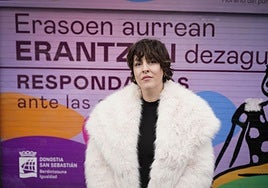 La fiscal de violencia de género de Álava, Camino Méndez, en el Punto Morea de la Parte Vieja de Donostia.