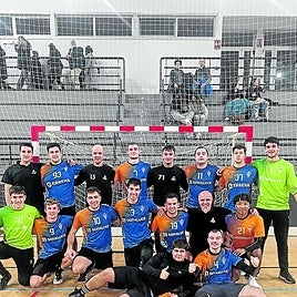 Una sonriente plantilla con muchas ganas de celebrar.