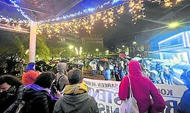 Participantes de los actos realizados este martes por la tarde, en Ezkio-Itsaso.