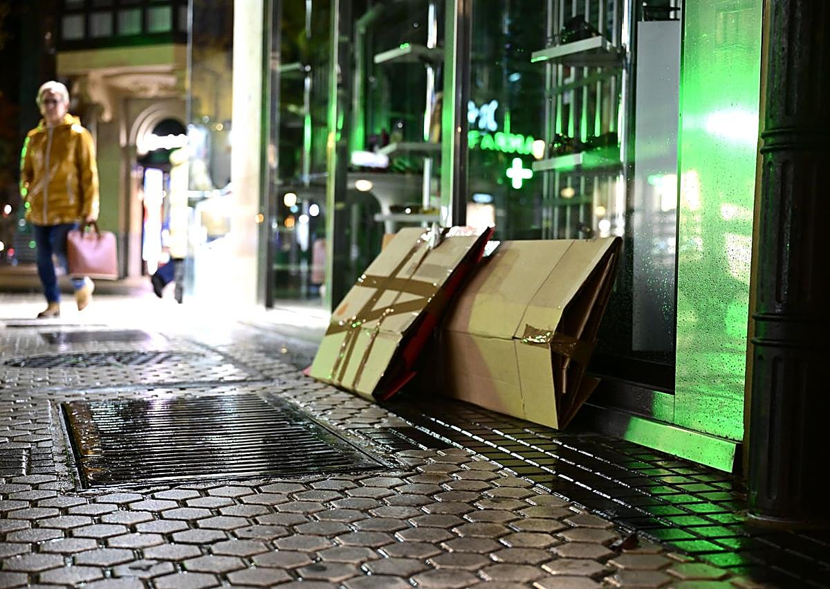 Imagen secundaria 1 - Dos ejemplos de mala praxis, fotografías primera y tercera; y otra de buen hacer, la segunda. 