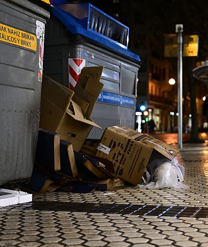 Imagen secundaria 2 - Dos ejemplos de mala praxis, fotografías primera y tercera; y otra de buen hacer, la segunda. 