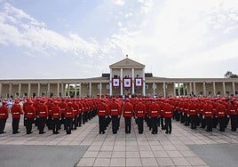 Imagen de una entrega de diplomas a nuevos ertzainas en la Academia de Arkaute.