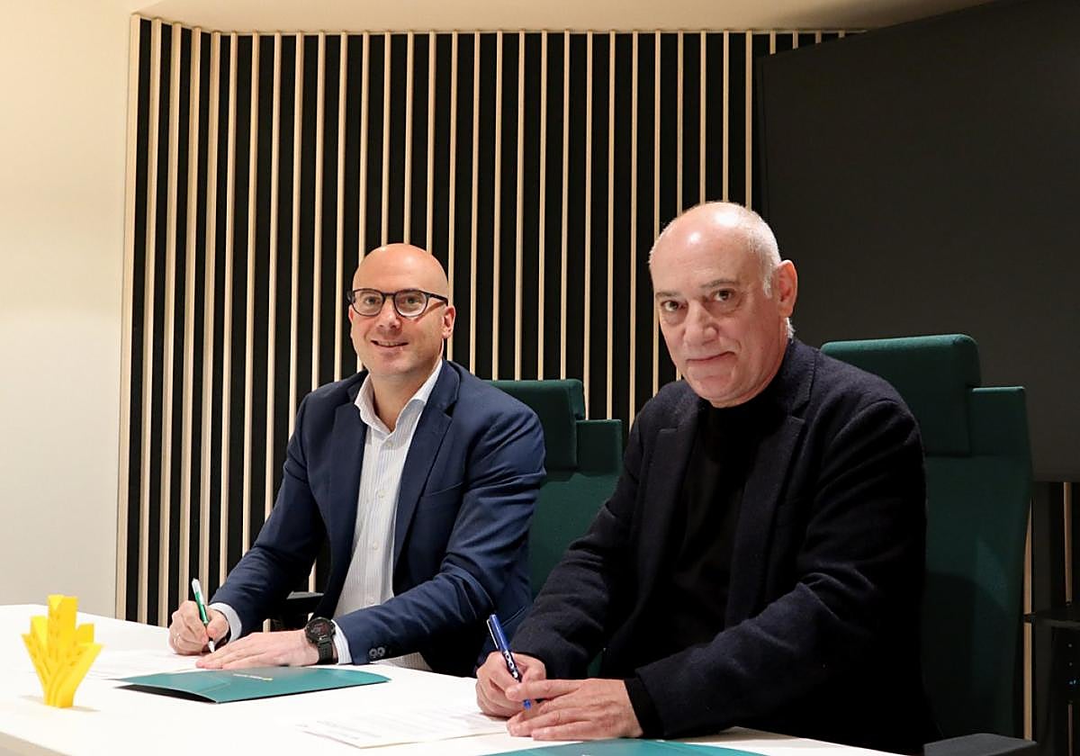 Javier Martínez Lasa (Dpto. Acción Social RK) y Pablo Nuñez García ( Director General de KL).