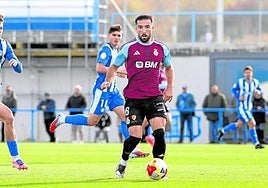 Gaubeka conduce en una de las jugadas del partido del domingo contra el filial del Alavés.