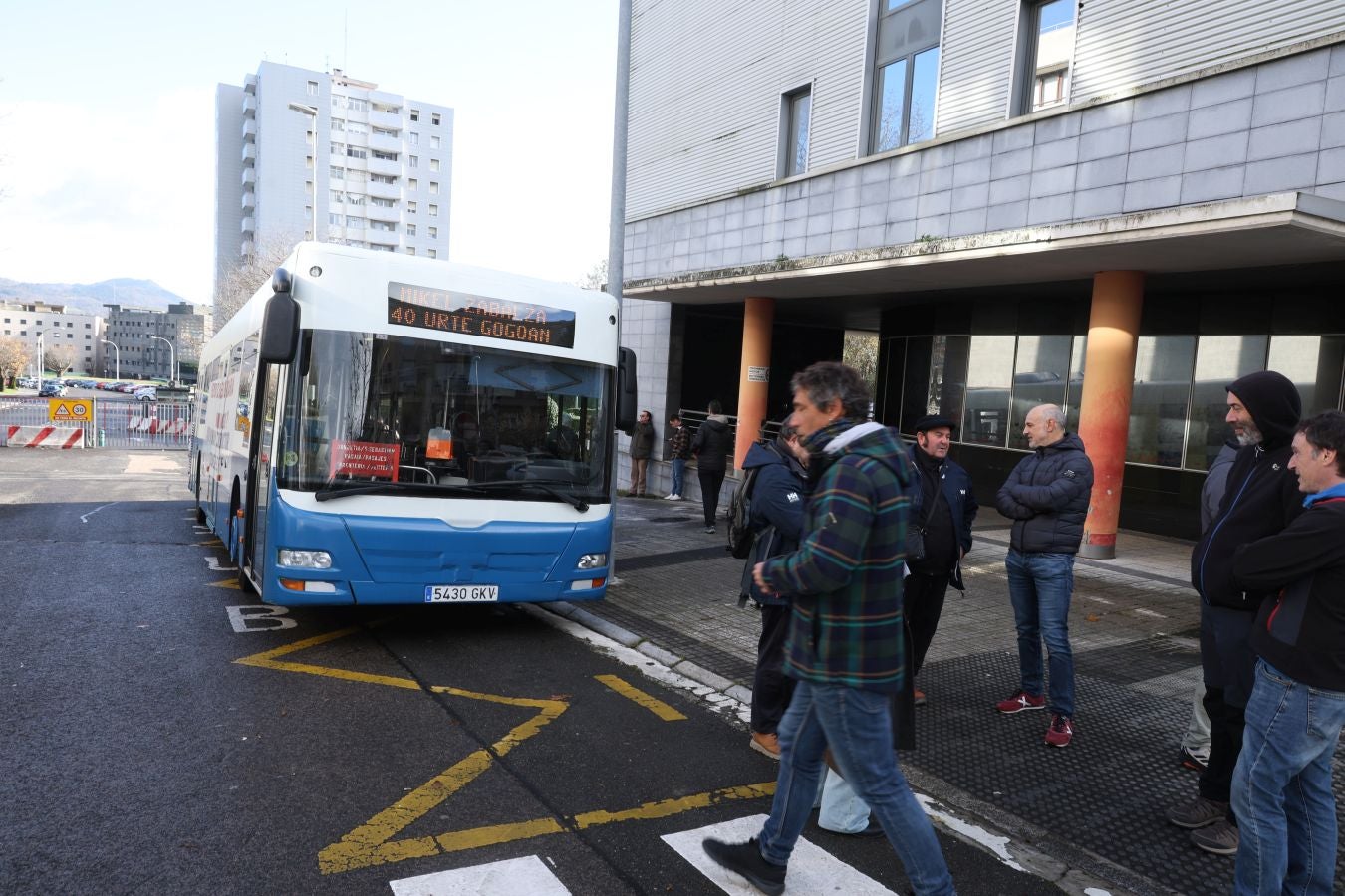 El homenaje a Zabalza en el cuartel de Intxaurrondo, en imágenes