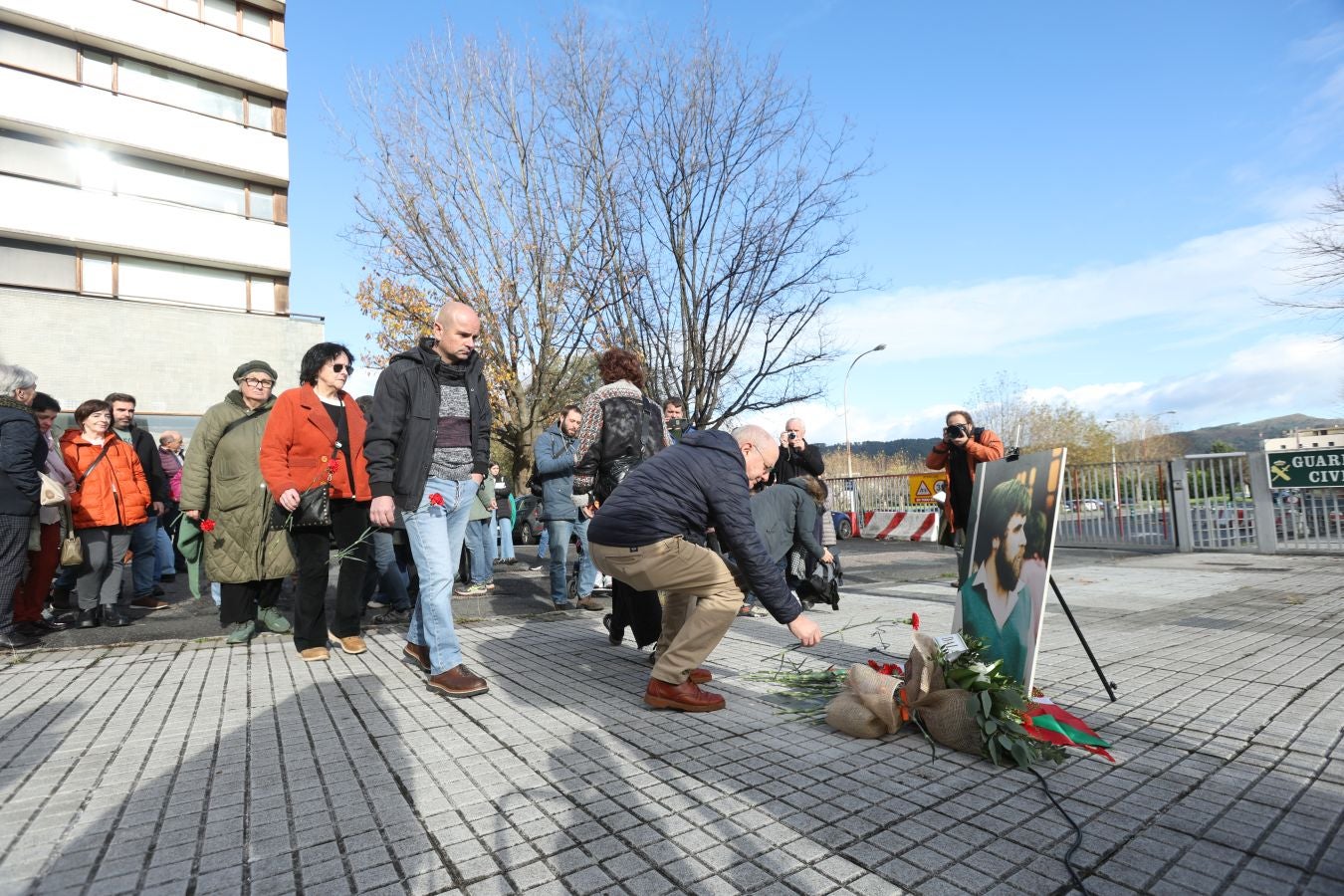 El homenaje a Zabalza en el cuartel de Intxaurrondo, en imágenes