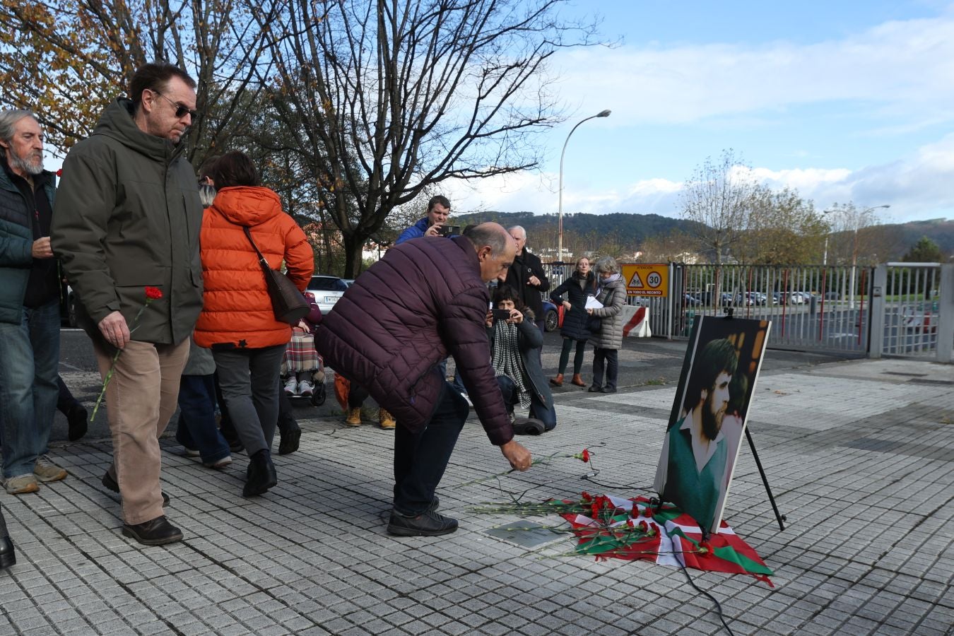El homenaje a Zabalza en el cuartel de Intxaurrondo, en imágenes